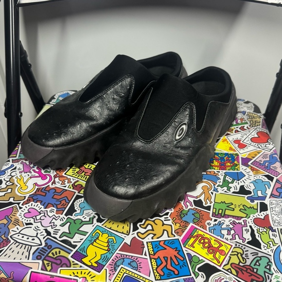 Oakley Software Black Ostrich Leather Flesh Sole Mules